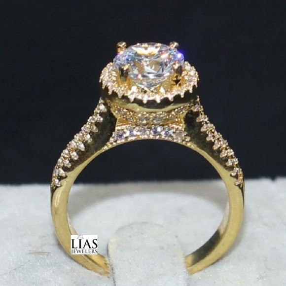 New 18k yellow gold engagement ring